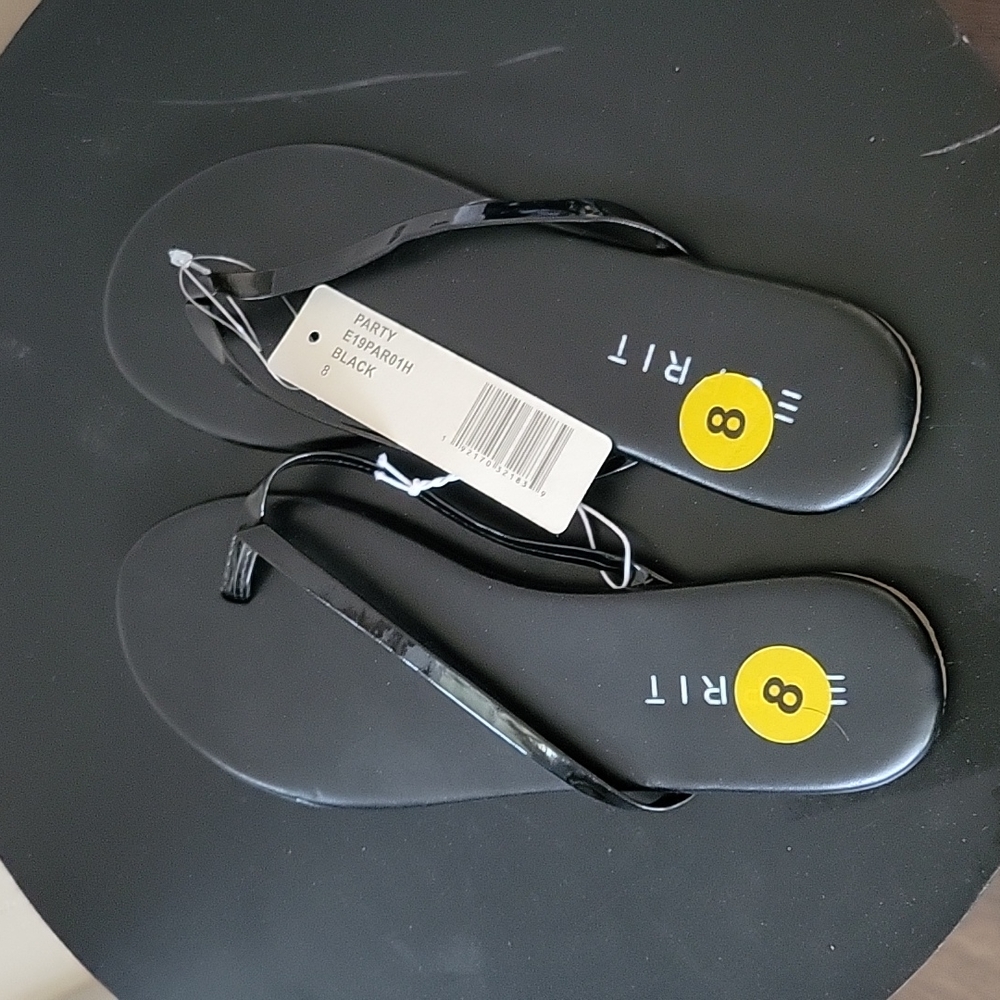 BLACK FLIP FLOPS